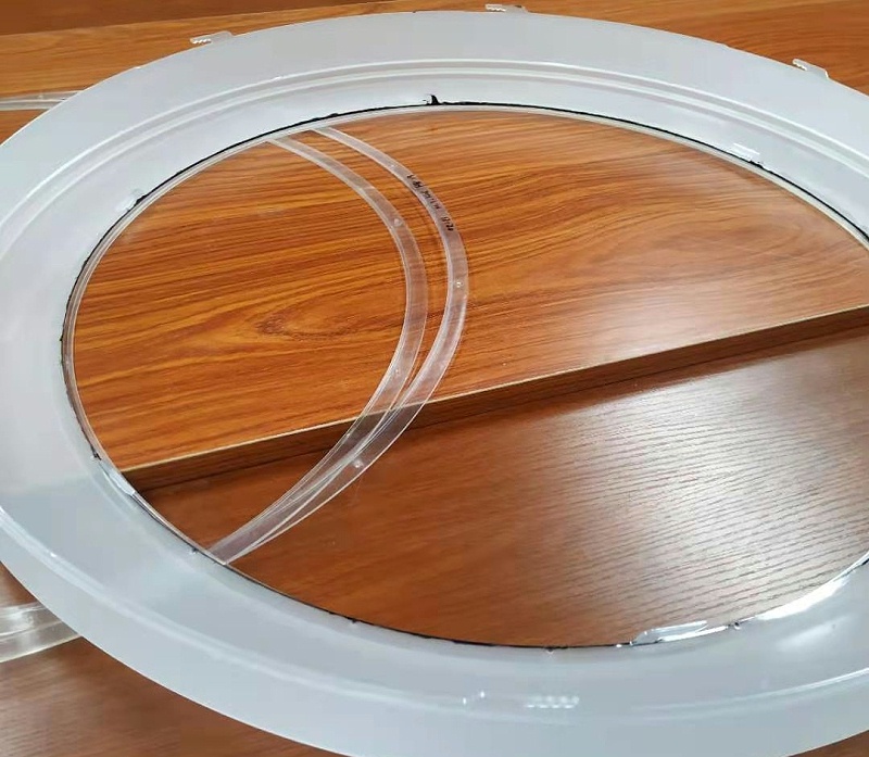 燈具是照明工具的統稱，包括除光源外所有用于固定和保護光源所需的全部零部件，以及與電源連接所需的線路附件。在保護環境、珍惜資源的理念深入人心的今天，燈具用什么膠粘既牢固又環保？
