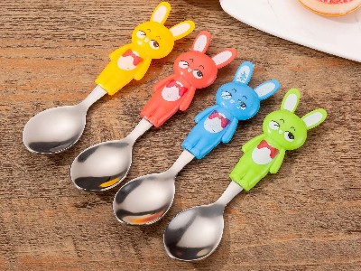 兒童勺子用什么膠水粘？聚力環保級瞬間膠替您排憂！