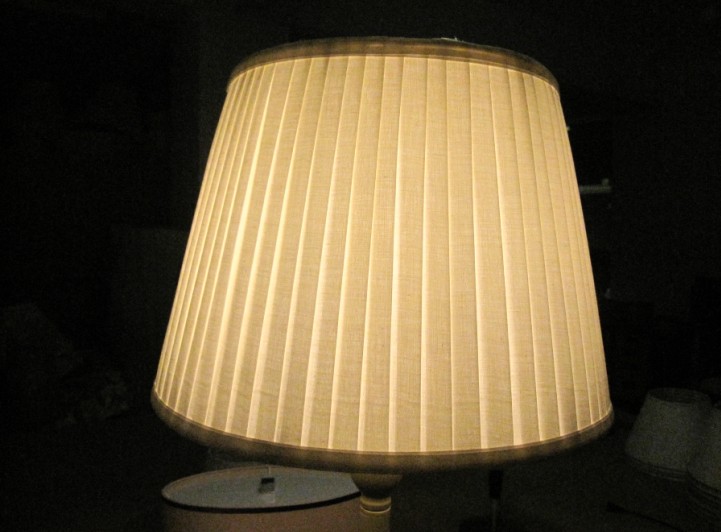 亞克力燈罩粘接膠水，聚力牌亞克力專用膠水透明無痕跡符合環(huán)保標(biāo)準(zhǔn)