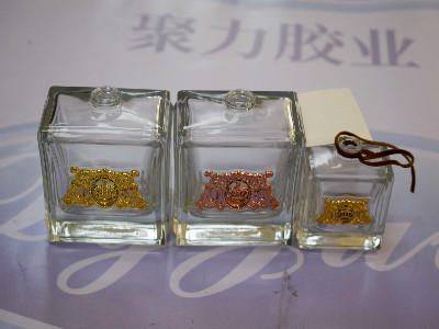 UV膠水，高強度無膠痕的玻璃和金屬粘接膠水！