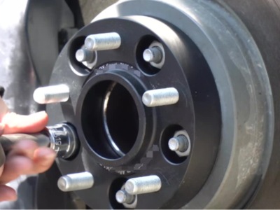 汽車法蘭盤螺紋密封可以用什么膠水呢?